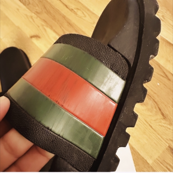 Authentic Gucci slides - Picture 4 of 4